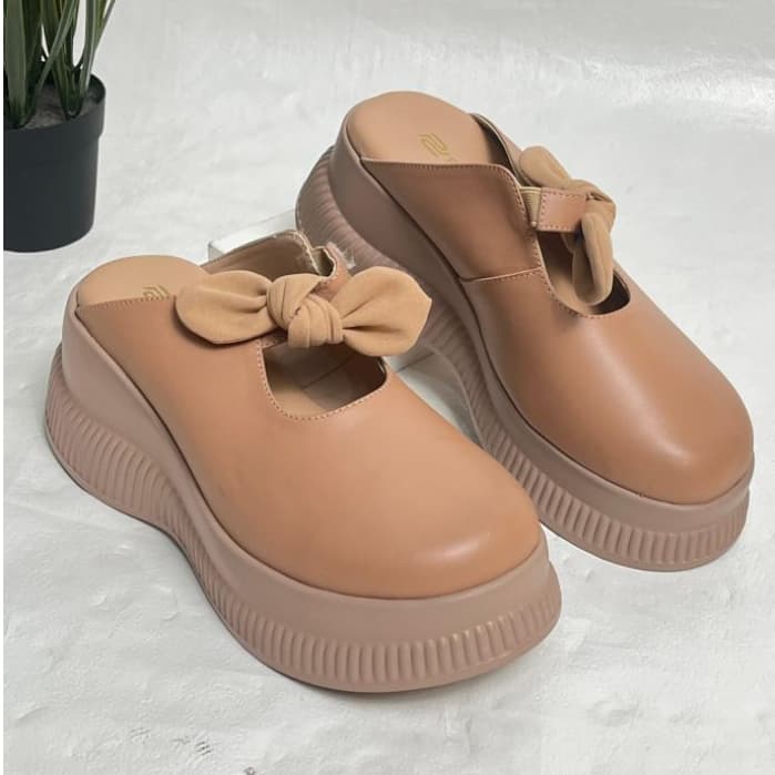 Gambar ke-1 produk Pollux Bold WPOKY 45 - Sandal Wedges Wanita Bahan Kulit Asli Tinggi 6cm
