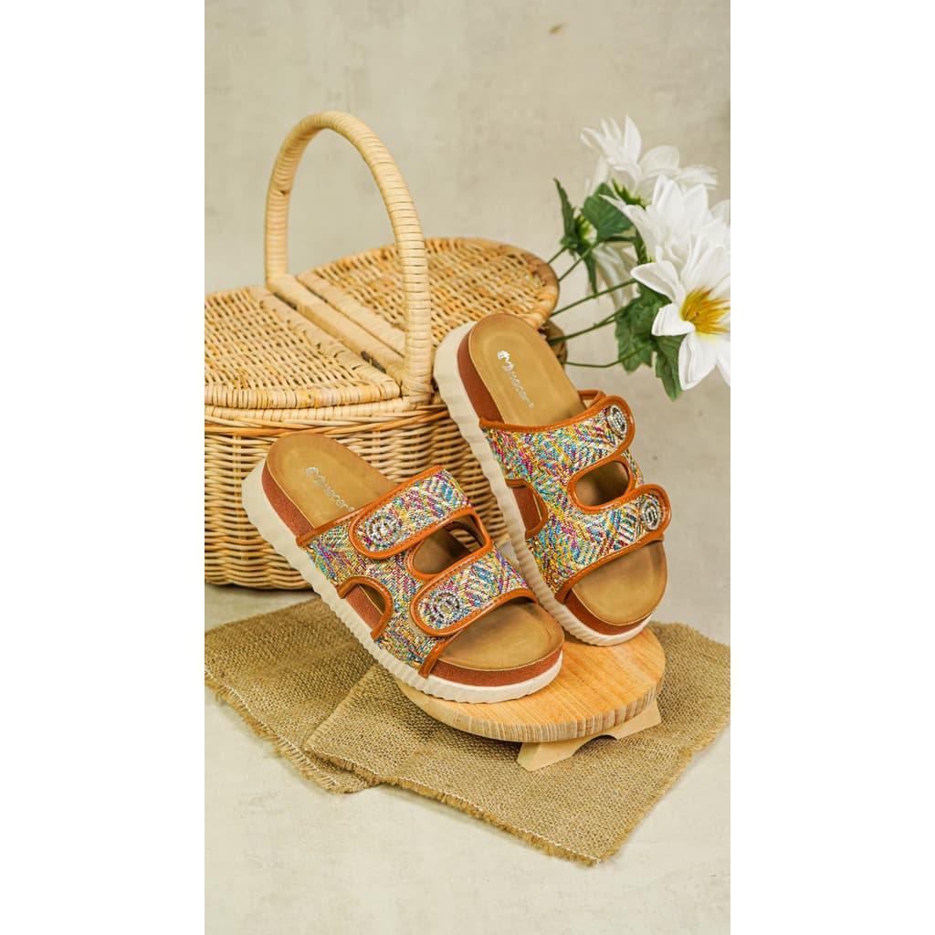 Thumbnail gambar ke-3 produk Mecer Bold WWH 6282- Sandal Slip On Wanita