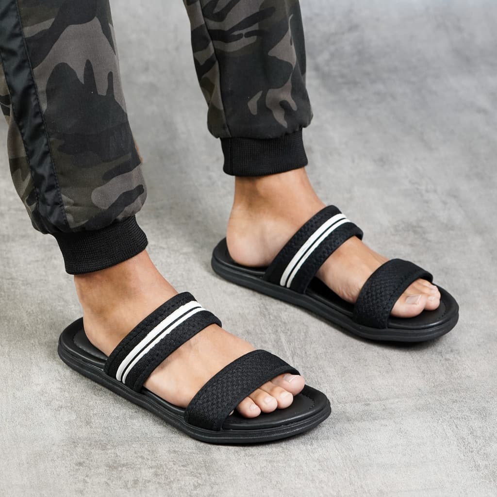 Gambar ke-1 produk Evergreen Dong 02 - Sandal Pria Casual Kekinian Model Slide Slop Distro Hitam Stylish