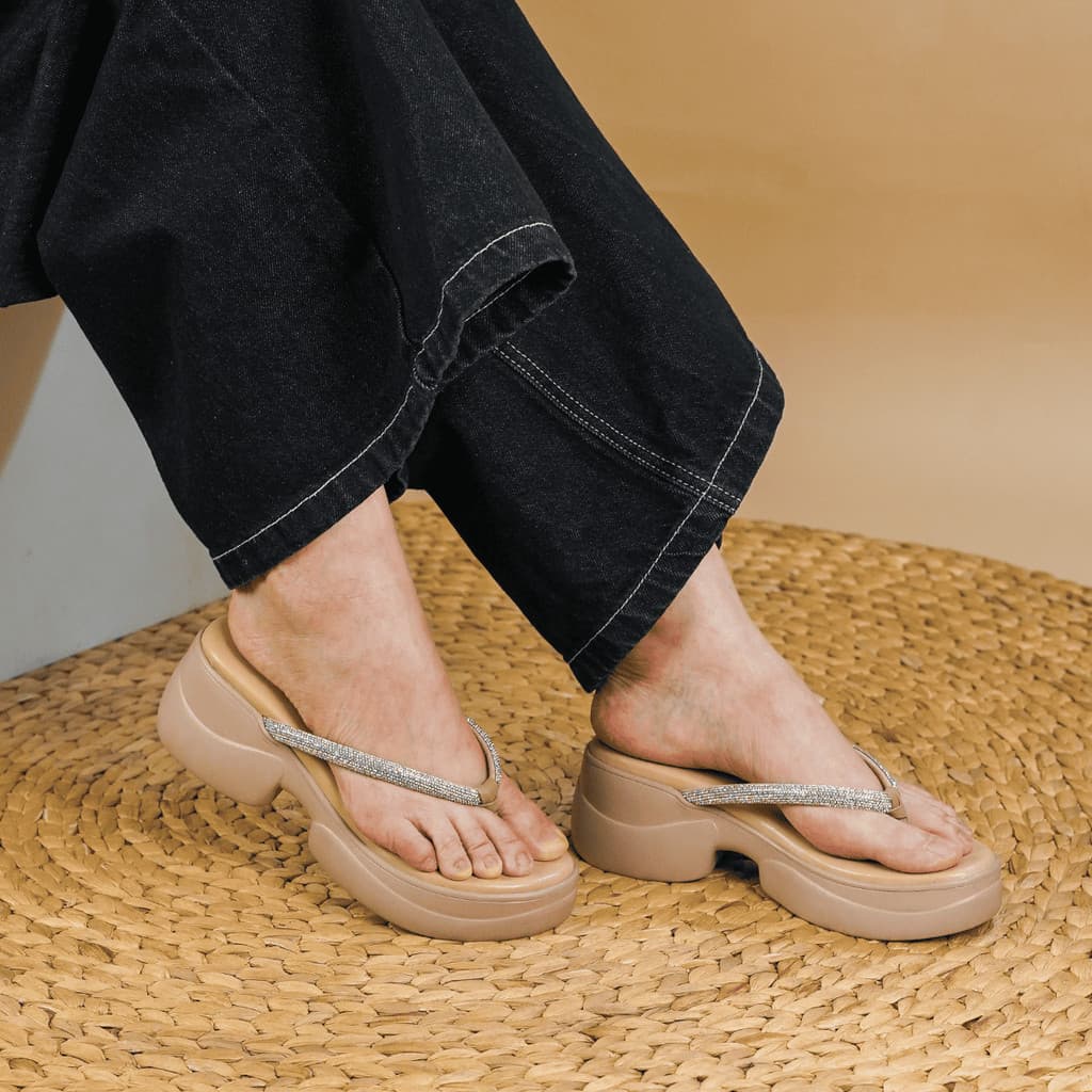 Gambar ke-7 produk Pollux Bold WPOCU 10 - Sandal Wedges Wanita Bahan Kulit | Sandal Heels Wanita
