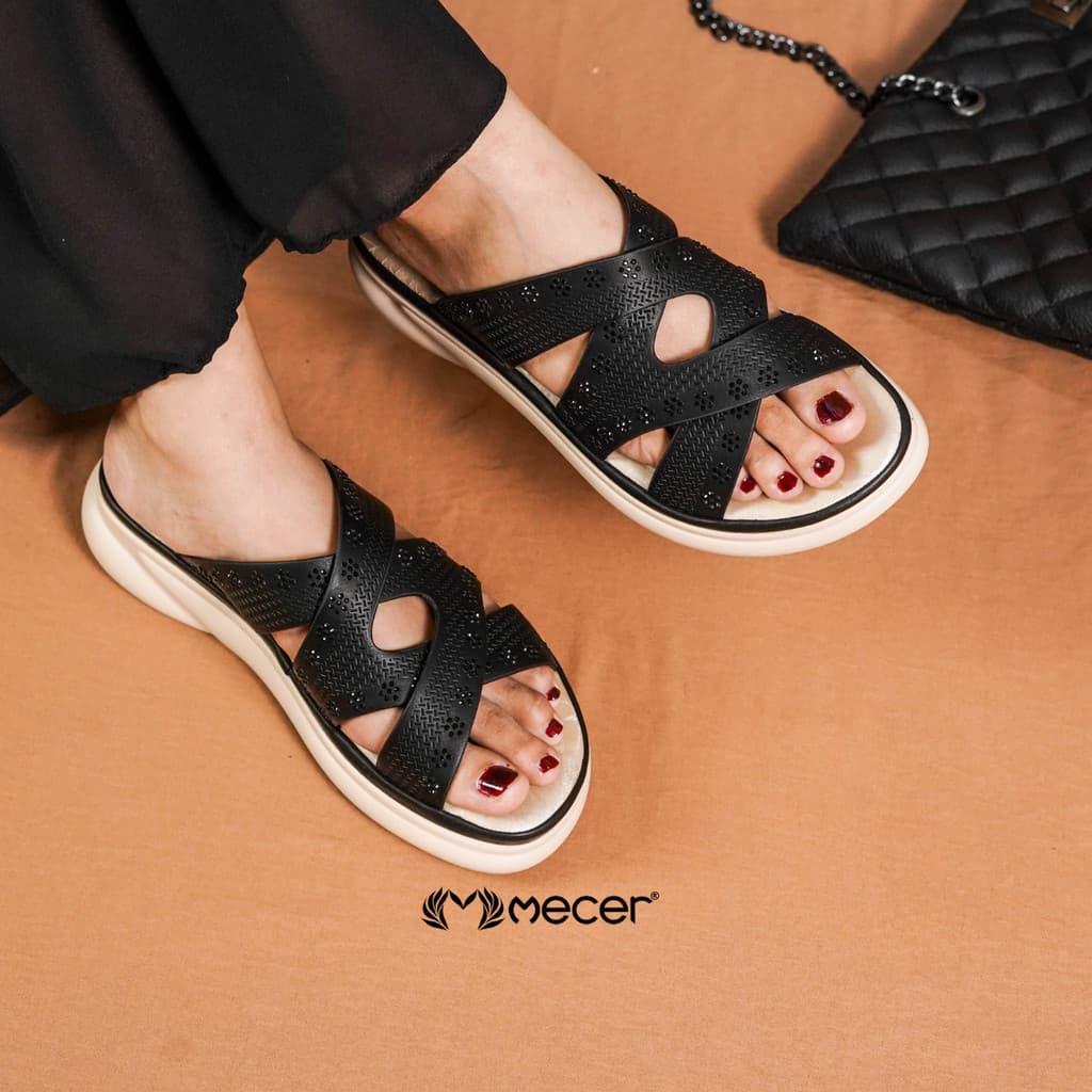 Gambar ke-1 produk Mecer Daily WTX 61D69 - Sandal Slide Wanita Slip On Anti Slip Ringan Dan Empuk