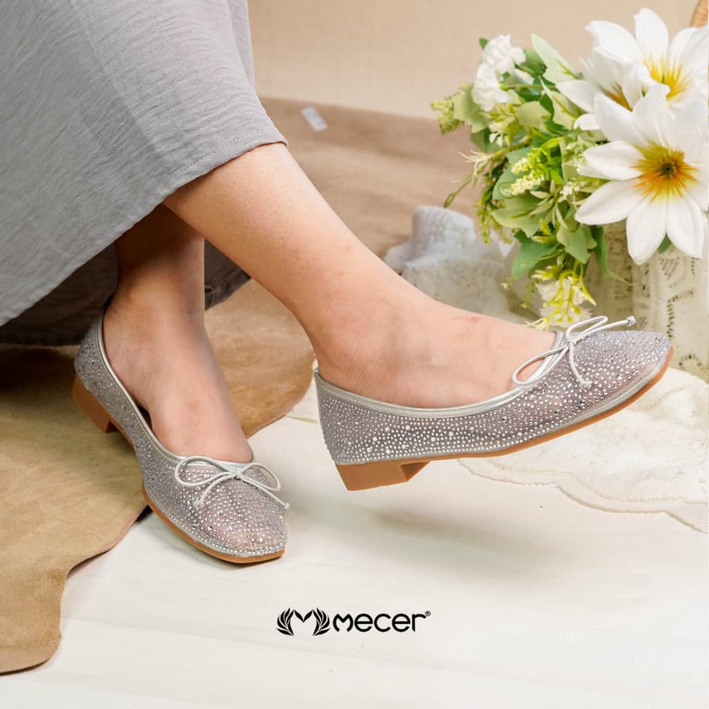 Gambar ke-9 produk Mecer Core WWH17A5 Krem dan Silver Size 36-41, Sepatu Flat Shoes Wanita  Elegan dan Casual, Cocok Untuk Party, Wisuda dan Formal.