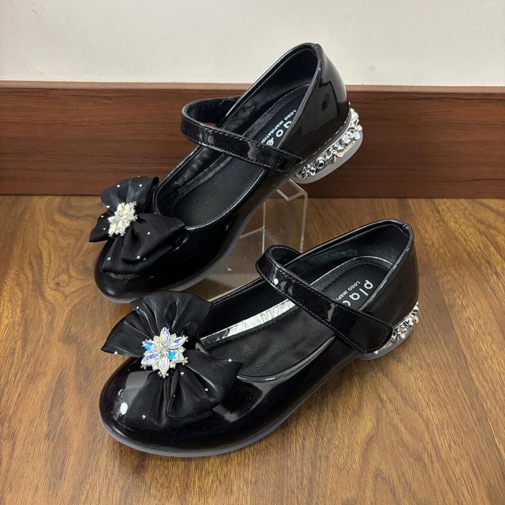 Gambar ke-5 produk Mecer Kids ARHT 083 - Sepatu Anak Perempuan Mary Jane Elegan – Putih Mutiara dengan Pita & Lace, Nya