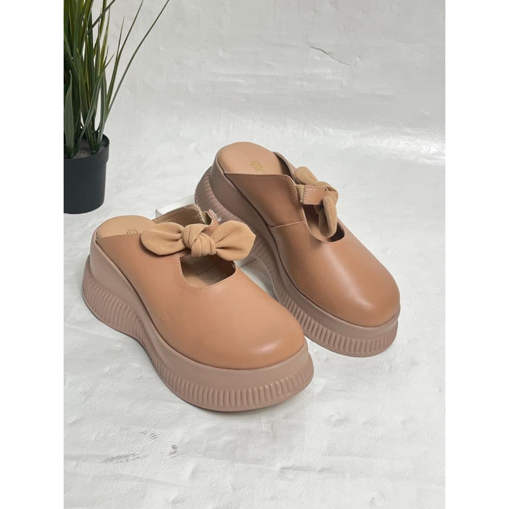 Gambar ke-1 produk Pollux WPOKY 45 - Sandal Wedges Wanita Bahan Kulit Asli