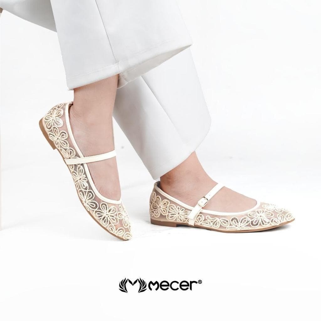 Thumbnail gambar ke-10 produk Mecer Core WWH 309710A Krem dan Hitam Size 36-41, Flat Shoes Wanita Kekinian Pattern Bunga, Casual dan Pesta