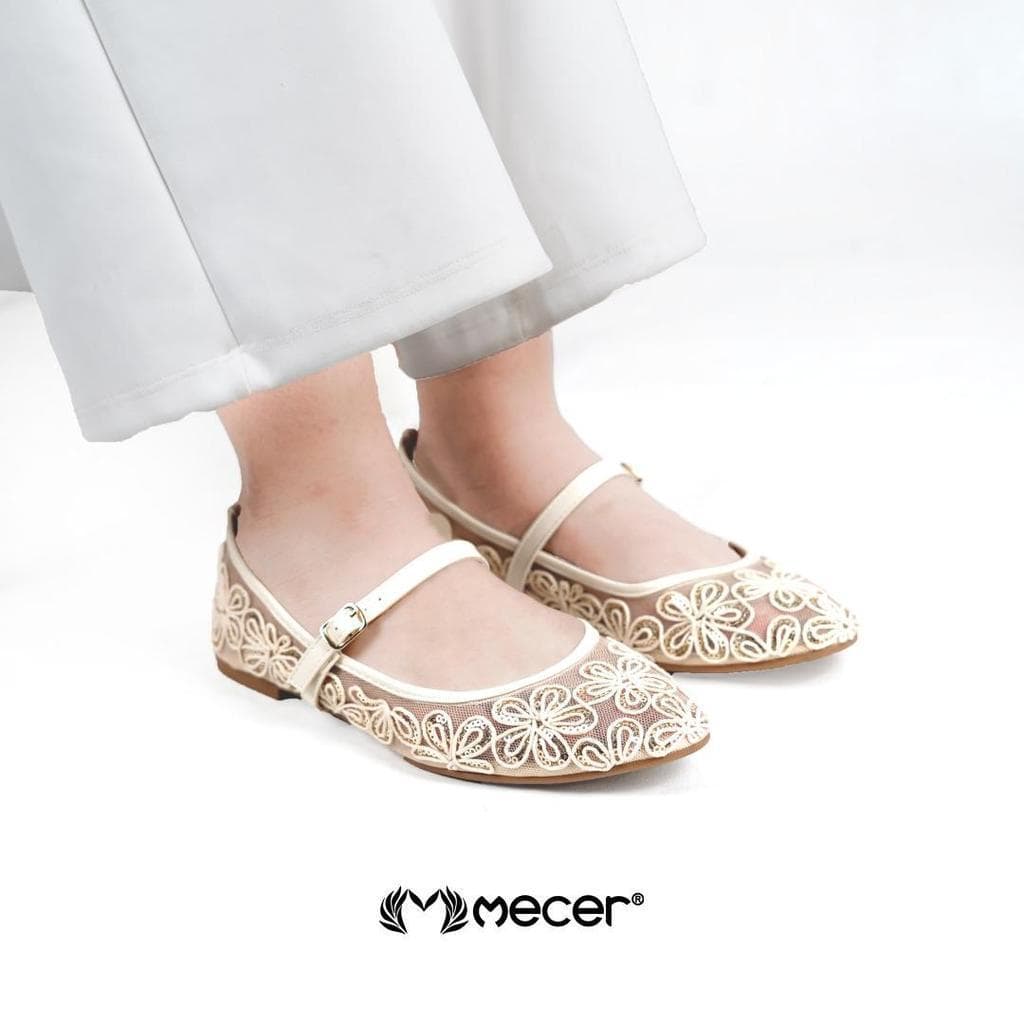 Gambar ke-9 produk Mecer Core WWH 309710A Krem dan Hitam Size 36-41, Flat Shoes Wanita Kekinian Pattern Bunga, Casual dan Pesta